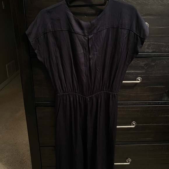 Babaton Aritzia Stretch 95% Silk Deep V-Neck Short Sleeve Dress - Picture 4 of 8